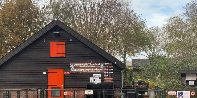 Stichting de Knuffelkonijntjes: Dierenverblijven & terrein onderhouden